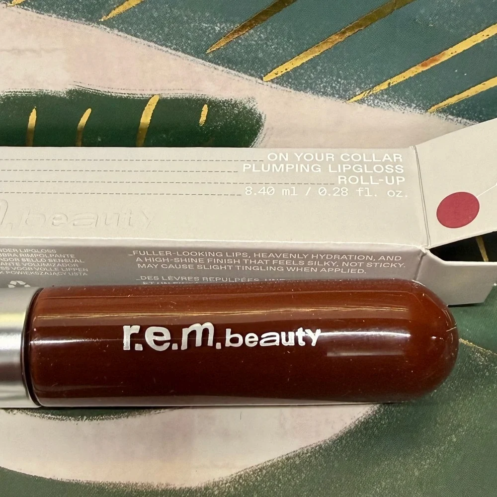 On Your Collar Plumping Lipgloss - roll-up NIB